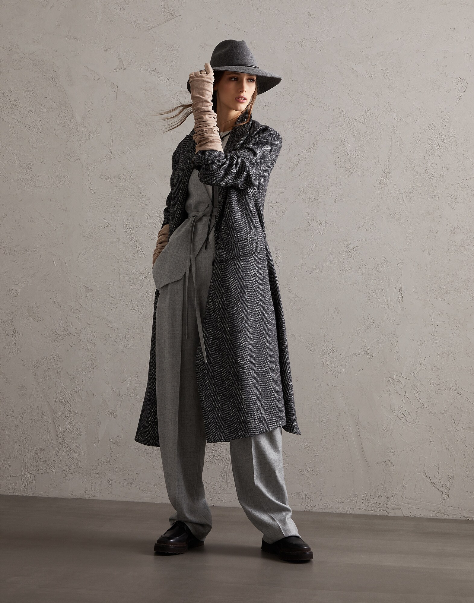 212WOUTFITMAIN1C1 image number 0