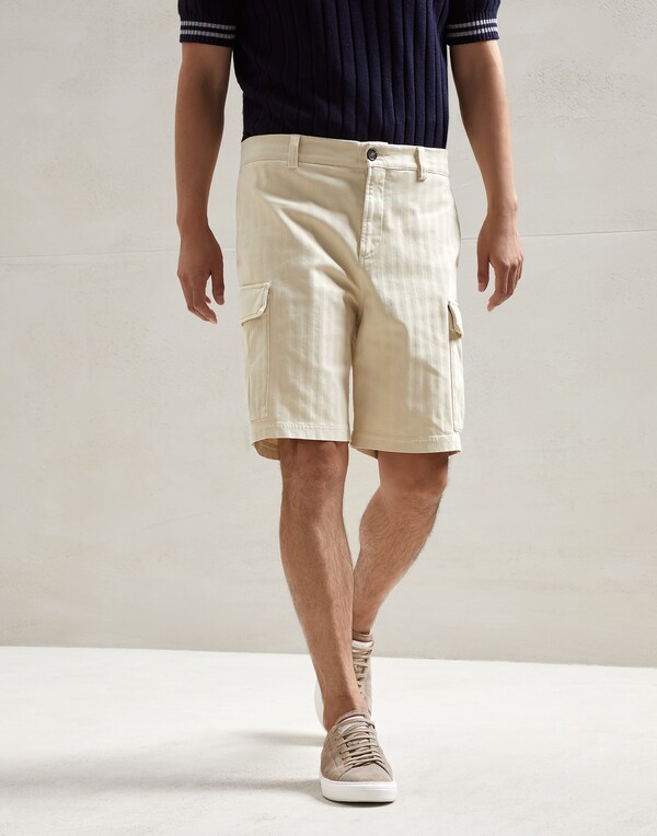 Bermuda shorts with cargo pockets Cream Man - Brunello Cucinelli 